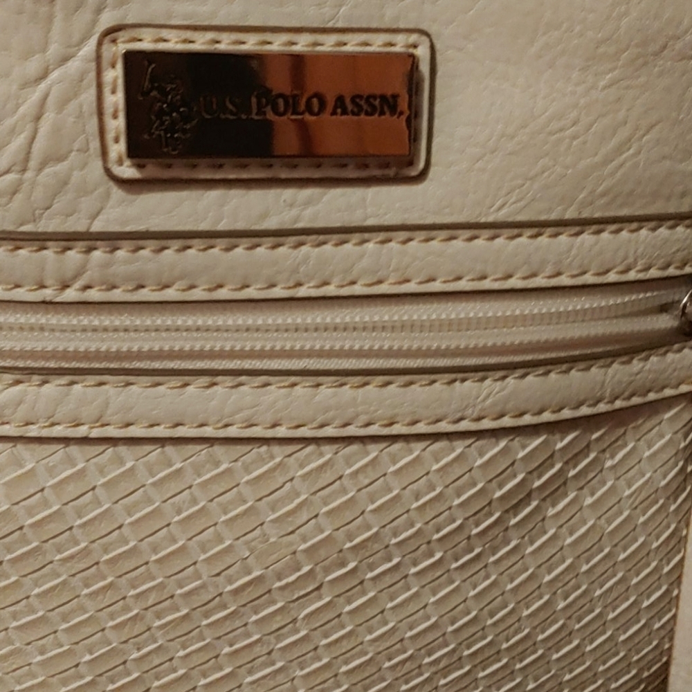 Ladies sm. Handbag. Over there shoulder strap